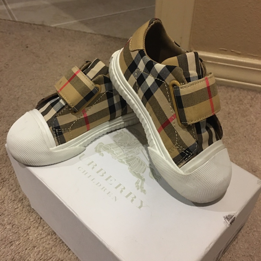 Burberry Shoes!!